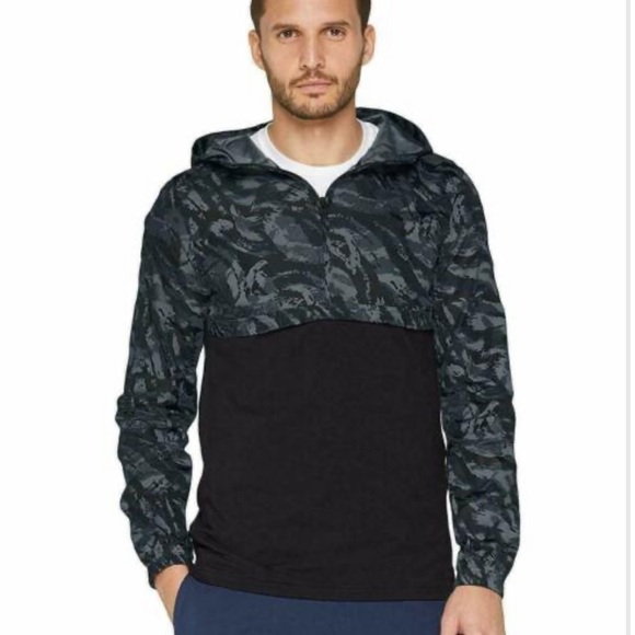 Under Armour Other - Under Armour Windbreaker Anorak Black Camouflage Sz Large